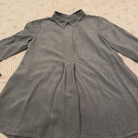 J. Jill blouse, light gray, back buttons, XSP - Picture 3 of 9